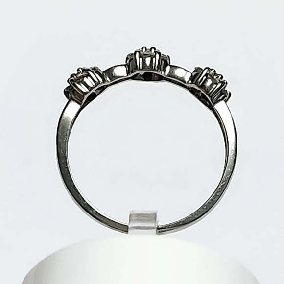 14K Diamond Flower Ring size 7 - Picture 10 of 13